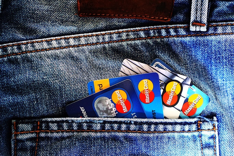 4 Reasons To Use A Debit Card Vs. Credit Card